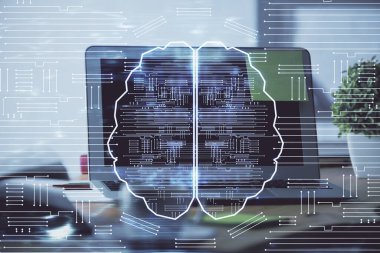 Bilgisayar ve beyin hologramı ile çalışma masasının çoklu açığı. Beyin fırtınası konsepti.