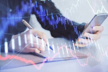 Ön x grafik çizimine çift pozlama hologram ve cep telefonu kullanan bir kadın. Borsa konsepti.