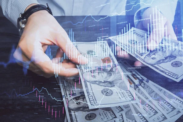 Finansal grafiğe çoklu pozlama hologram, Amerikan dolarları ve insan eli. Analiz kavramı.