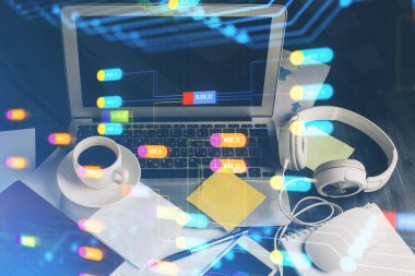 Arka planda bilgisayar ve teknik tema çizimi olan iki kat masaüstü görüntüsü. Büyük veri kavramı.