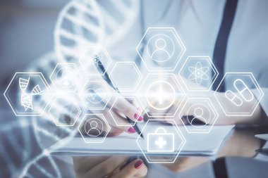 DNA temalı hologram, arka plan yazan kadınların ellerinde. Eğitim kavramı. Çift pozlama