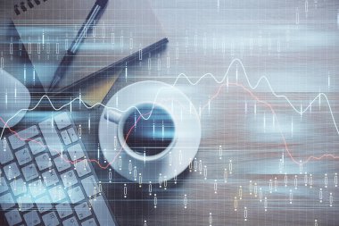 Forx grafik çizimi ve çalışma masası üst veiw çoklu pozlama. Mali analiz kavramı.