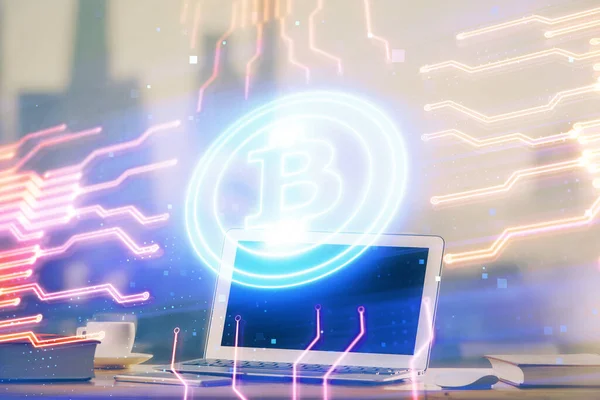 Expunerea multiplă a hologramei temei blockchain și a tabelului cu fundal computerului. Conceptul de monedă cripto Bitcoin . — Fotografie, imagine de stoc