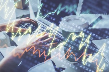 Bilgisayarda ve ön x grafik hologram çiziminde kadın eli yazarken çift pozlama. Borsa yatırım kavramı.