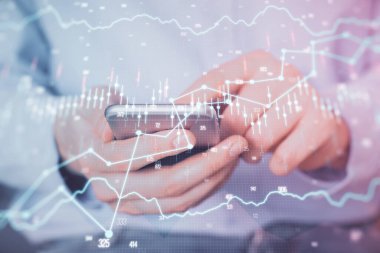 Erkeklerin el ele tutuşup dijital bir cihaz ve ön grafik çizimi kullanırken çift pozlama. Finansal piyasa kavramı.