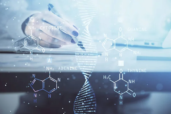 Hologram s tématem DNA nad ženskýma rukama a psaním pozadí. Pojem vzdělání. Dvojitá expozice — Stock fotografie