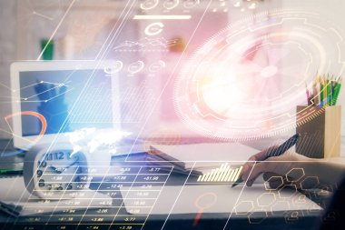 Teknoloji kodlama hologramıyla kadın elinin arka planda çoklu pozlanması. Veri kavramı.