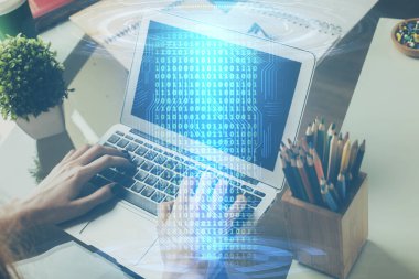 Bilgisayar geçmişi üzerinde çalışan bir adamla çok sayıda teknolojik holograma maruz kalma. Büyük veri kavramı.