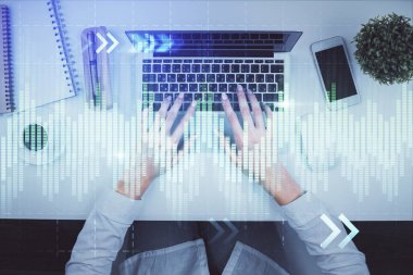 Bilgisayar ve ön x çizim hologramı üzerinde çalışan kadın elleri çift pozlama. Üst Manzara. Mali analiz kavramı.