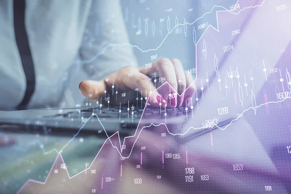 Dubbel exponering av affärskvinna händer skriva på dator och finansiella grafhologram ritning. Begreppet börsanalys. — Stockfoto