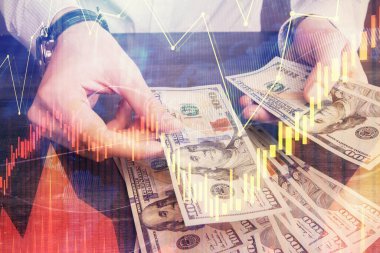Finansal grafiğe çoklu pozlama hologram, Amerikan dolarları ve insan eli. Analiz kavramı.