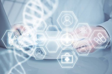 DNA hologramı ve iş adamı arka planda bilgisayar üzerinde çalışıyor. Biyomühendislik kavramı. Çift pozlama.