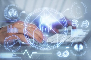 Bilim hologramı, arka planda bilgisayarla çalışan bir adam. Öğrenim anlayışı. Çift pozlama.