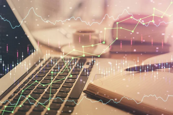 Doppelbelichtung von Finanzdiagramm-Zeichnung und Desktop mit Kaffee und Gegenständen auf Tischhintergrund. Konzept des Devisenmarkthandels — Stockfoto