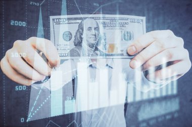 Finansal grafiğe çoklu pozlama hologram, Amerikan dolarları ve insan eli. Analiz kavramı.