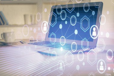 Sosyal ağ tema simgesi olan masaüstü bilgisayarı. Çoklu maruz kalma. Uluslararası bağlantılar kavramı.