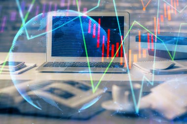 Forx çizelgesine ve bilgisayarla çalışma alanına çift pozlama. Uluslararası çevrimiçi ticaret kavramı.