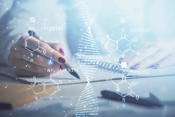 Hologram s tématem DNA nad ženskýma rukama a psaním pozadí. Pojem vzdělání. Dvojitá expozice — Stock fotografie