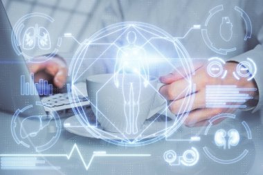 Bilim hologramı, arka planda bilgisayarla çalışan bir adam. Öğrenim anlayışı. Çift pozlama.