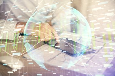 Erkeklerin el ele tutuşup telefon kullanırken ve uluslararası iş teması çizerken çift pozlama.