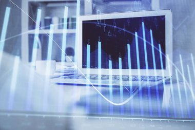 Kişisel bilgisayar arkaplanına çizilmiş borsa hologramı. Çoklu maruz kalma. Yatırım kavramı.