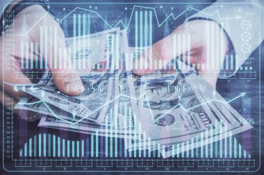 Finansal grafiğe çoklu pozlama hologram, Amerikan dolarları ve insan eli. Analiz kavramı.