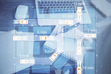 Teknik otomatik pilot temalı hologram, kadınların elleri üzerinde not alıyor. Yüksek teknoloji kavramı. Çift pozlama