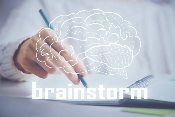 Beginnen Sie mit dem kreativen Zeichnen über hautnahe Hand auf Hintergrund. Konzept des Brainstormings. Mehrfachbelichtung — Stockfoto