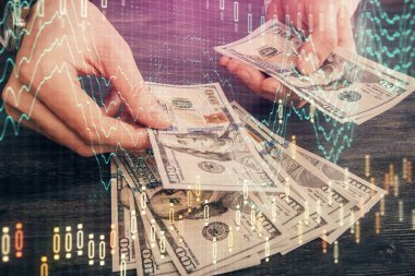 Finansal grafiğe çoklu pozlama hologram, Amerikan dolarları ve insan eli. Analiz kavramı.