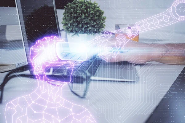 AR-Hologramm mit einem Mann, der am Computer im Hintergrund arbeitet. Augmented Reality Konzept. Doppelbelastung. — Stockfoto