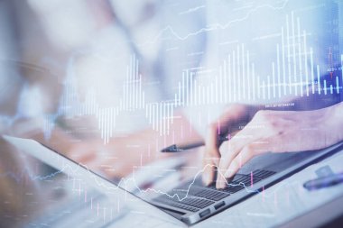 Bilgisayarda ve ön x grafik hologram çiziminde kadın eli yazarken çift pozlama. Borsa yatırım kavramı.