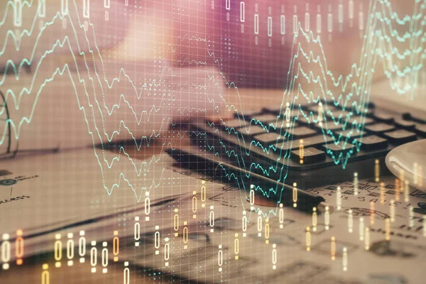 Doppia esposizione di disegni grafici finanziari e scrivania con sfondo notebook aperto. Concetto di mercato forex — Foto Stock