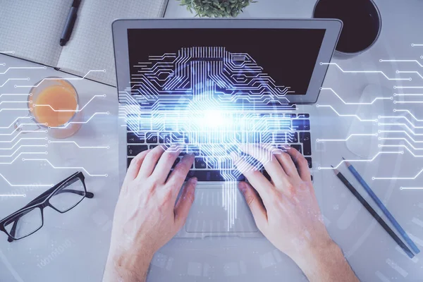 Bilgisayar klavyesini ve beyin hologramı çizimlerini yazarken çift pozlama. Üst Manzara. Ai ve veri teknolojisi kavramı.