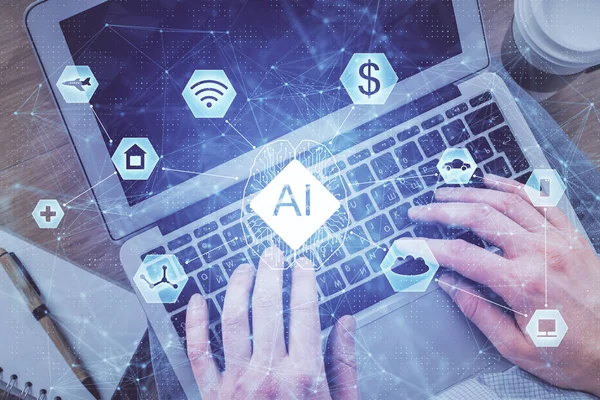 Erkeklerin ellerinin bilgisayar klavyesini ve veri temalı hologram çizimini yazarken çoklu pozlama. Üst Manzara. Teknoloji konsepti.