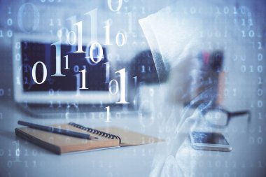 Masaüstü bilgisayarı ve teknoloji temalı holograma çift pozlama. Yazılım geliştirme kavramı.