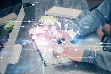 Bilgisayar geçmişi ve beyin temalı hologramı olan bir adam. Beyin fırtınası kavramı. Çift pozlama.