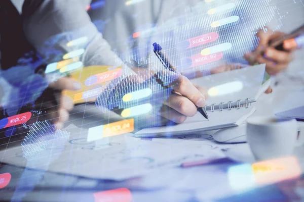 Veri temalı çizimin arka plan yazan insanların üzerine çifte pozlanması. Teknoloji kavramı