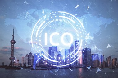 Kripto para birimi temalı hologram çizimi ve şehrin veiw arka planına çift pozlama. Engelleme zinciri ve bitcoin kavramı.