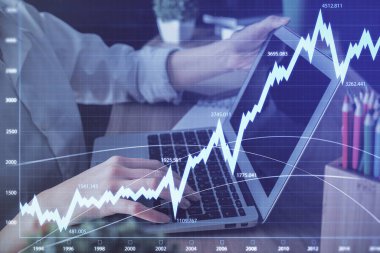 Bilgisayarda ve ön x grafik hologram çiziminde kadın eli yazarken çift pozlama. Borsa yatırım kavramı.
