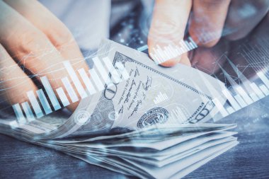 Forx grafiği, hologram, Amerikan dolarları ve insan eli çizimleri. Teknik Analiz kavramı.