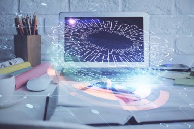 Masaüstü bilgisayar ve teknoloji temalı holograma çoklu maruz kalma. Yazılım geliştirme kavramı.