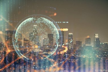 Şehir görünümünde harita ve veri temalı hologram ile gökdelenler arka planda çift pozlama. İş kavramında uluslararası teknoloji.