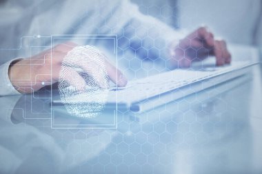 Arka planda bilgisayar üzerinde çalışan iş adamı ile parmak izi hologramı. Güvenlik kavramı. Çift pozlama.