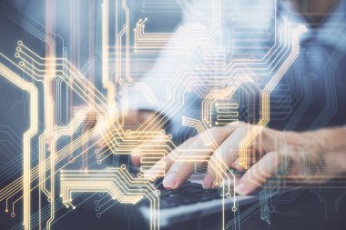 Teknoloji temalı hologramda arka planda çalışan bir adam var. Yüksek teknoloji konsepti. Çoklu pozlama.