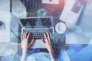 Bilgisayar ve ön x çizim hologramı üzerinde çalışan kadın elleri çift pozlama. Üst Manzara. Mali analiz kavramı.