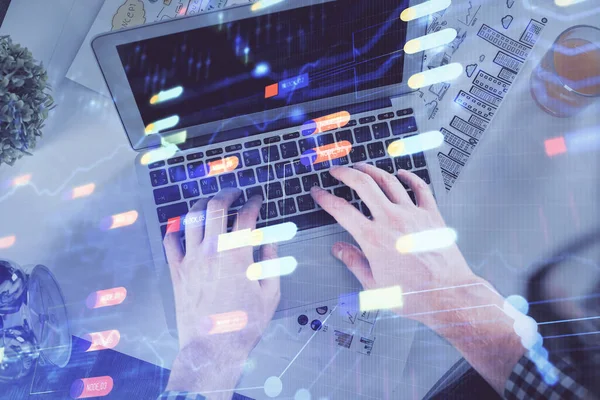 Mehrfachbelichtung Der Menschenhände Beim Tippen Über Computertastatur Und Datenthema Hologrammzeichnung — Stockfoto