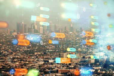 Veri temalı hologram gökdelenlerin arka planında çift pozlama ile şehir görünümüne çizim yapıyor. Teknoloji konsepti.