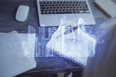 Not defterine el yazısının üzerini çiziyor. Ezik ev kavramı. Çoklu pozlama