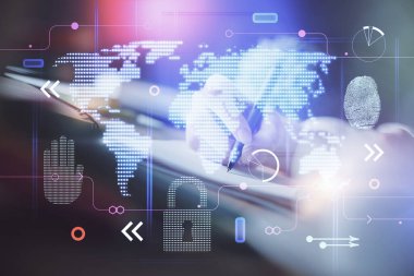 Dünya haritası hologramı ve veri tema simgeleriyle notlar alan ellerin çifte pozlanması. Uluslararası ağ verilerinin kavramı.