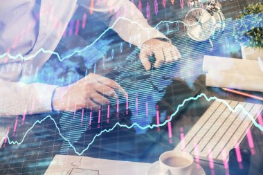 Bir adamın elini tutarken ve bir telefon ve mali grafik çizimi kullanırken çift pozlama. Analiz kavramı.